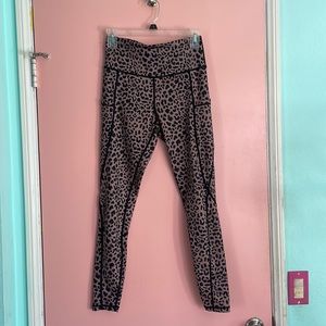 Cheetah print leggings, side pockets